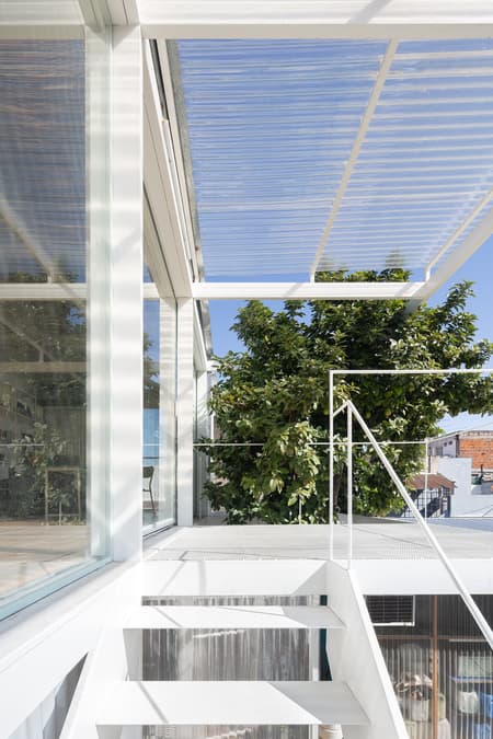 Proyecto Mutan workshop and showroom